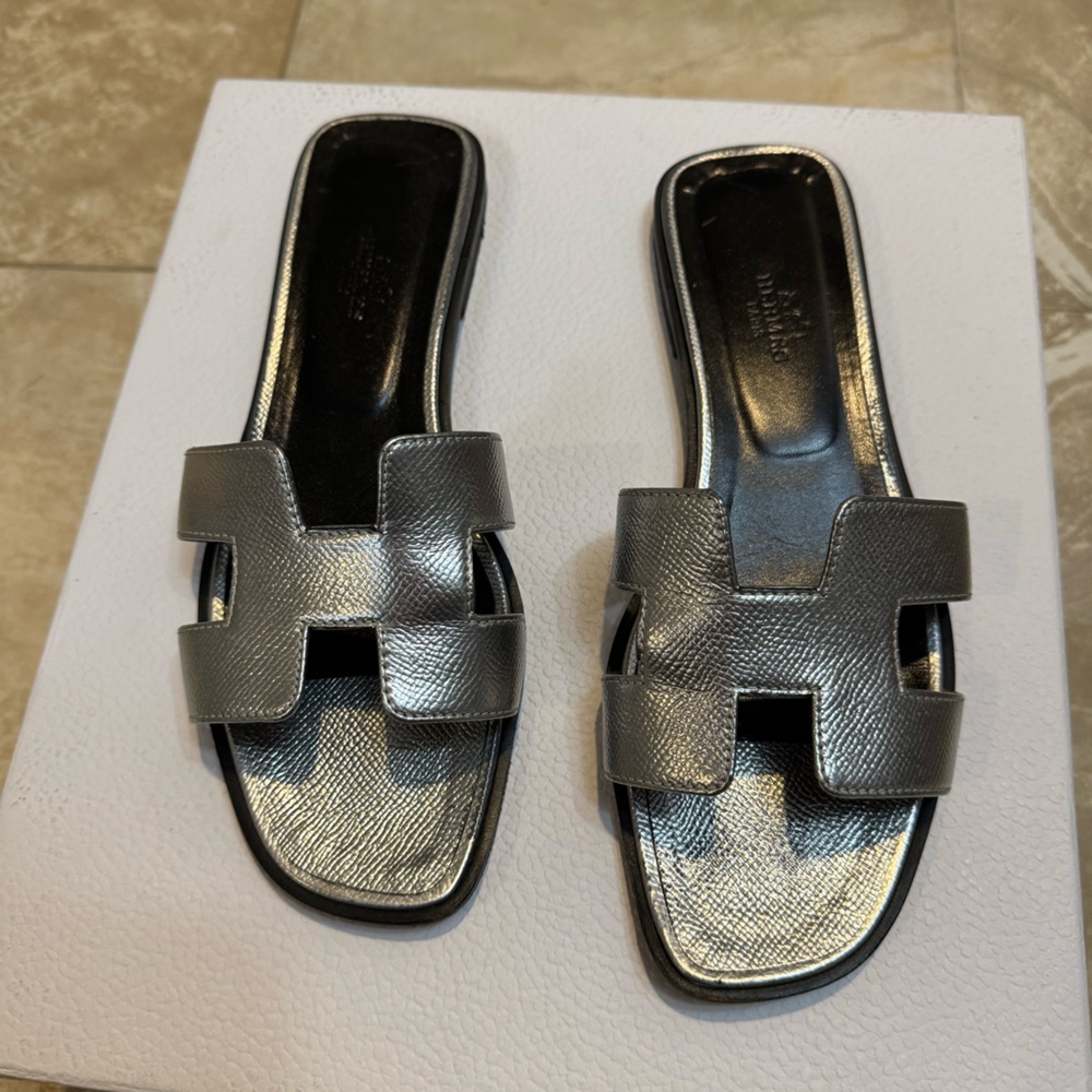 Hermès Silver Metallic Sandals